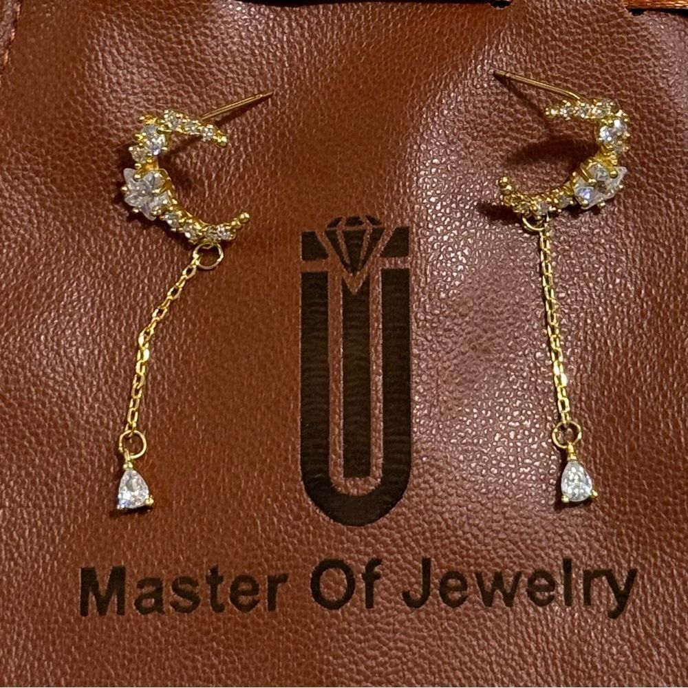 NEW Gold Silver Celestial Tassel Earrings
Elegant Gold Crescent Moon Earrings